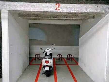 place moto sécurisée - cannes centre accès facile