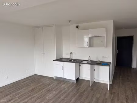 location grand studio villepinte vert galant