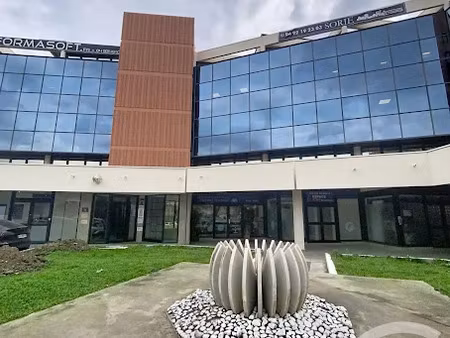 location locaux professionnels à mandelieu-la-napoule (06210)  10 200 €