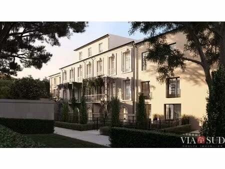 pézenas centre - proche toutes commodités - appartement de caractère avec jardin et...