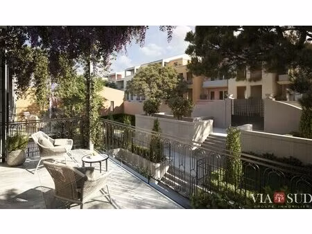 pézenas centre - proche toutes commodités - appartement de ccaractère avec terrasse et...