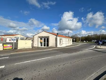 location bureaux et commerces à sallertaine (85300) : à louer / 74m² sallertaine