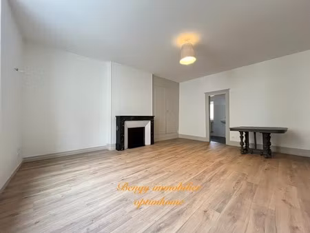 maison de ville unique sur chateau-la-vallière