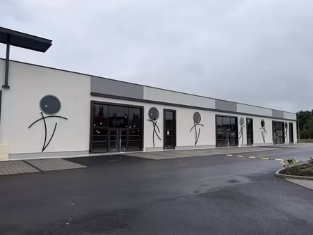 local commercial dans un ensemble neuf excellente visibilité