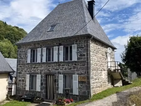 maison traditionnelle à rochefort-montagne (63210)