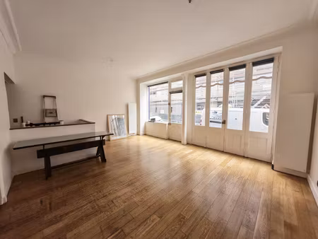 local commercial + bureau annexe + box