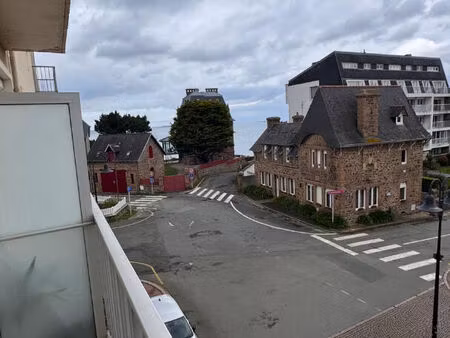 à louer ? grand studio rénové avec vue mer à perros-guirec