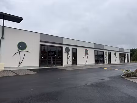 local commercial dans un ensemble neuf excellente visibilité