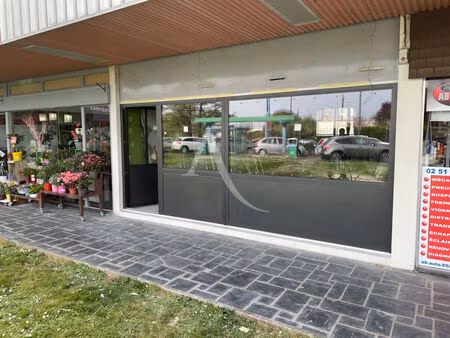local commercial -professionnel fontenay le comte 52.27 m2