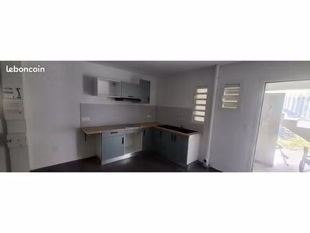 2 apparts neufs t3 dernier étage vue les saintes