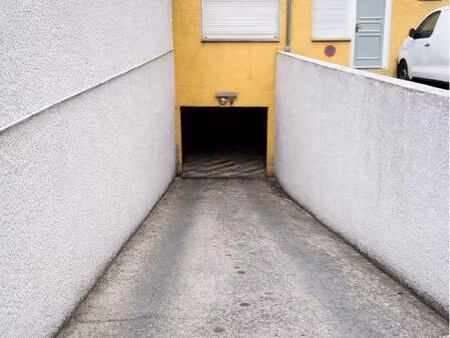 place de parking sécurisé