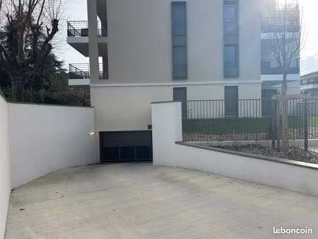 garage individuel fermé et sécurisé