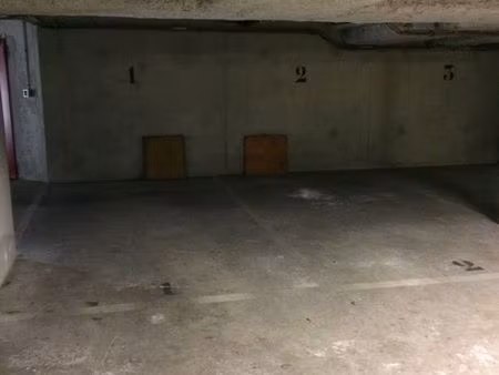 loue parking 18 m²