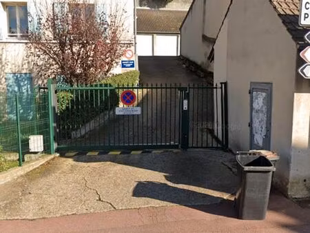 parking privé & sécurisé au centre de triel