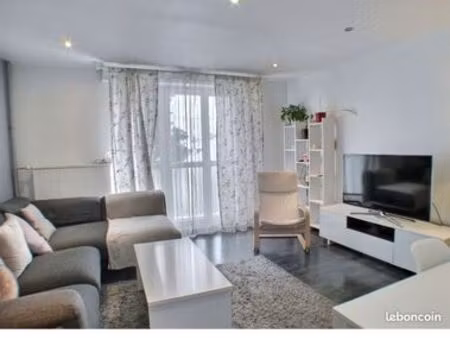 4 pièce 77.36m2 900 charges comprises