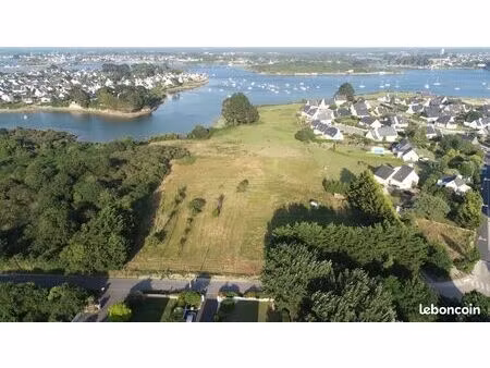terrain clôturé pour chevaux en bord de ria