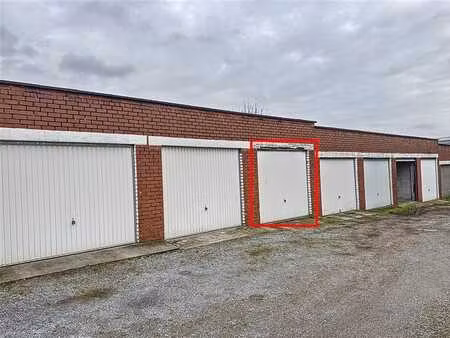 garage dans une impasse calme