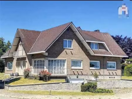 villa spacieuse 4 chambres avec bureau et grand jardin