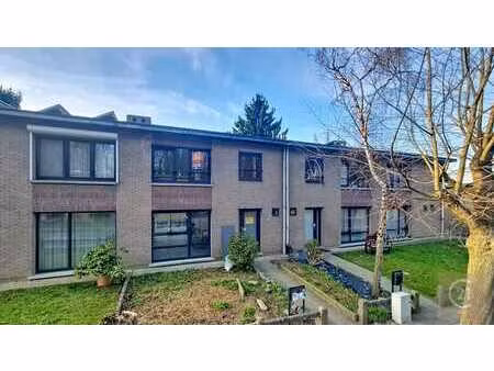 maison unifamiliale entièrement rénovée avec terrasse