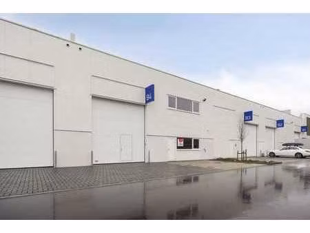 unité pme récemment construite (216 m²) à vendre près du por