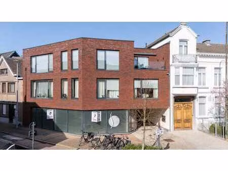 ruim gelijkvloers handelspand op commerciële ligging in z...