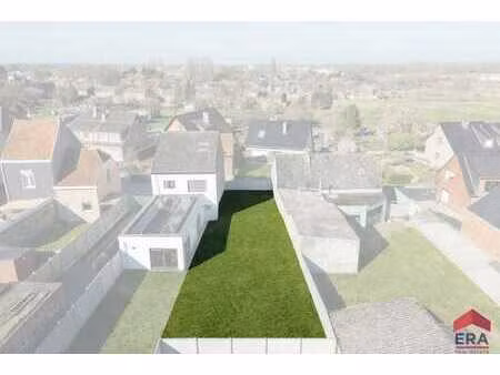 terrain à bâtir pour construction fermée près du centre