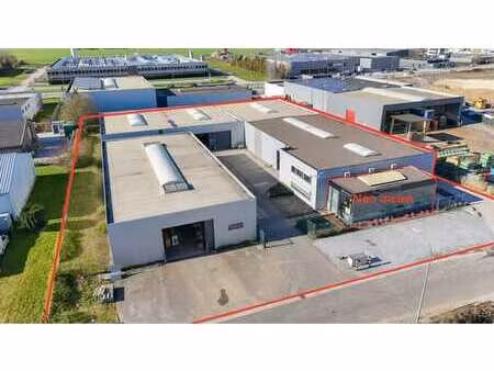 3 entrepôts avec bureau et conciergerie