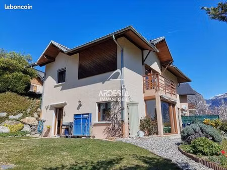 propriété 6 pièces 155 m²