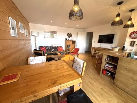 appartement t3 avec balcon et stationnement