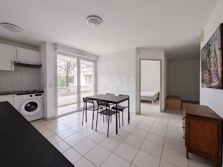 t2 avec terrasse - montpellier business school