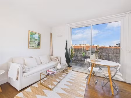 studio meuble avec balcon