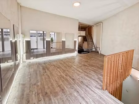 vitrine / indépendant sur rue/ lumineux