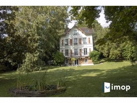 magnifique demeure au cœur d'un écrin de verdure