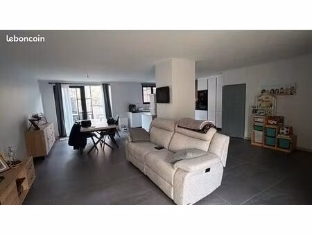 maison mitoyenne t5 rénovée – 170 m² – 4 chambres – terrasse 30 m² – proche genève