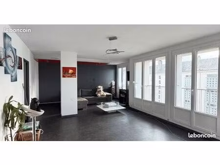 t3 lumineux rénové – meublé – grande pièce de vie – garage – proche félix geneslay