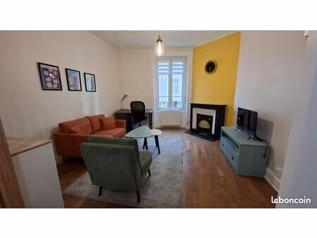 grand t1 entièrement rénové  à proximité de metro et de toutes commodités