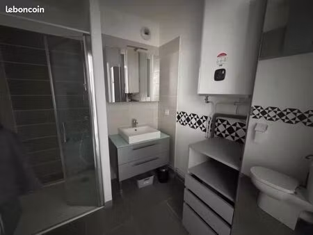 t2 meublé au 2eme étage avec ascenseur