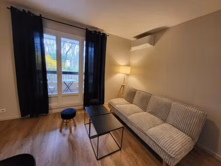 t2 meublé avec terrasse  climatisation  parking  cave