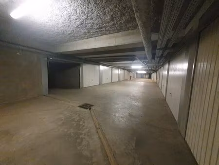 box fermé en sous sol