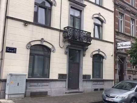 bureau pour diverses professions