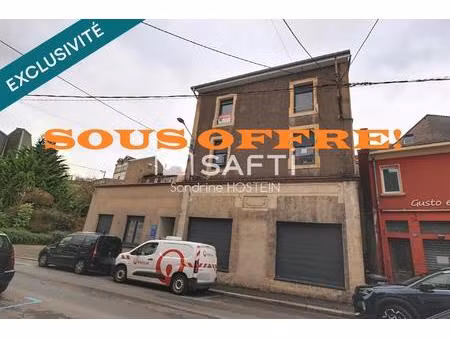 immeuble composé de 5 bureaux et de 3 appartements