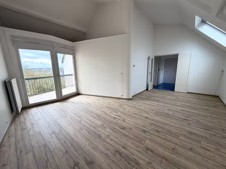 dernier étage avec ascenseur - appartement t3 lumineux avec balcon  garage et cave