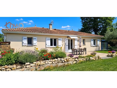 pavillon de plain-pied composé de 5 pièces 96 m² habitables sur un terrain de 1503 m²