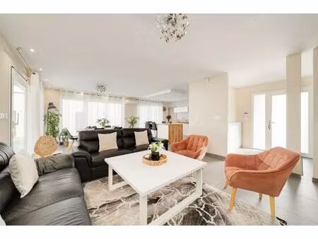 maison plain-pied de 141 m²   4 chambres  garage et jardin