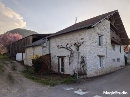 ancienne ferme en pierre rénovée avec atelier  labo   dépendances – 210 m² habitables – te