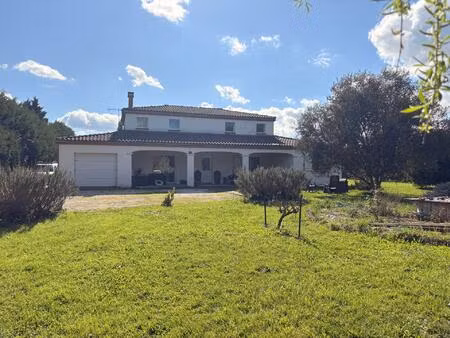 maison spacieuse  grand terrain de 2830 m2  3 chambres  garage