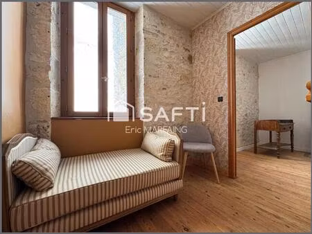 maison en pierre rénovée – cœur de village vivant