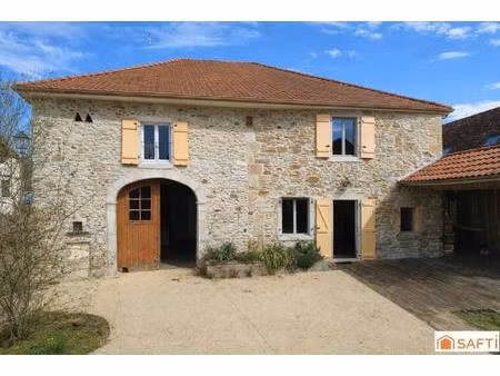 maison béarnaise de 252 m2  11 pièces  7 chambres  dépendance