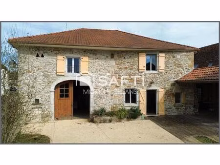 maison béarnaise de 252 m2  11 pièces  7 chambres  dépendance