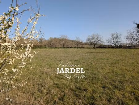 terrain constructible borné de 2013 m² situé sur carsac-aillac